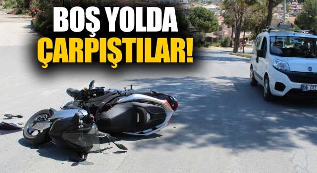 Boş Yolda İki Motosiklet Çarpıştı!