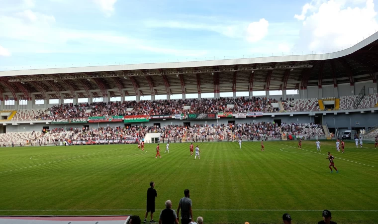 Kuşadasıspor yokuş aşağı devam ediyor!