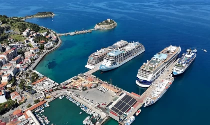 Kuşadası bir günde 5 gemi ağırladı!