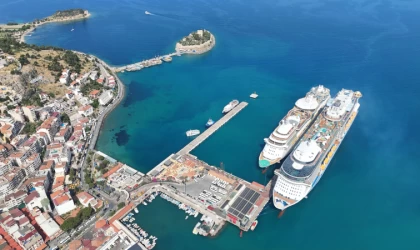 Kuşadası'na kruvaziyerle turistler akın etti!