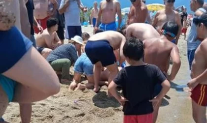 Kuşadası'nda denizde kalp krizi geçiren yaşlı adam hayatını kaybetti!