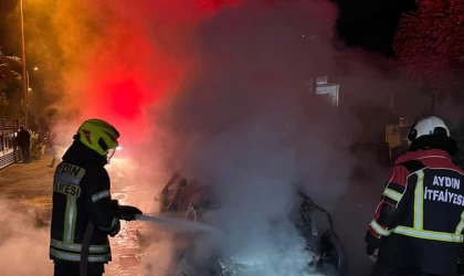 Kuşadası’nda elektrikli otomobil küle döndü!