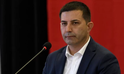 Güvercin Masayı Bahane Edip Tüm Tuşlara Bastılar!