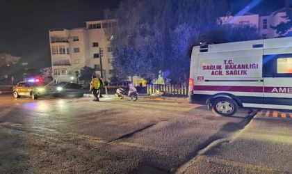 Kuşadası'nda Ağaca Çarpan Motosiklet Sürücüsü Yaralandı