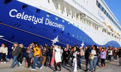 Kuşadası'na gelen dev cruise gemileri Körfez'de mahsur kaldı!