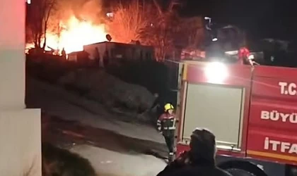 Kuşadası’nda hurda çadırında çıkan yangın korkuttu!